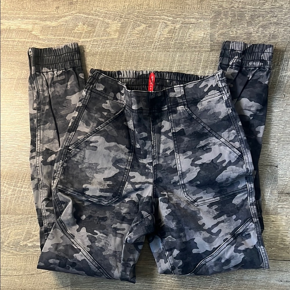 SPANX Women's Stretch Twill Camo Grey Cargo Joggers Size S